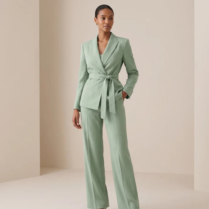 ELEGANTE TRAJE DE DOS PIEZAS