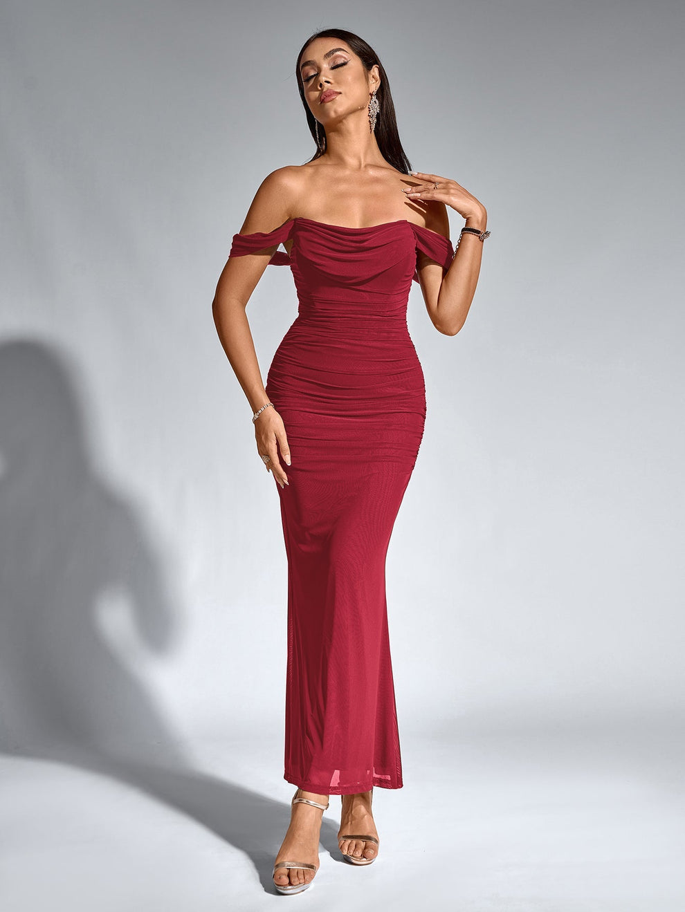 Vestido Estela Ajustado De Fiesta De Verano Elegante De Color Rosa Con Volantes En El Bajo Y Hombros Descubiertos