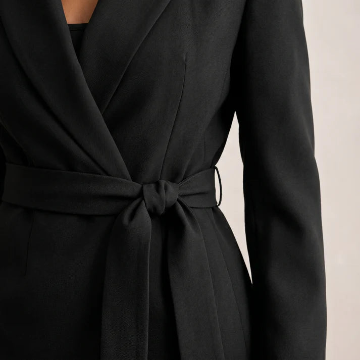 ELEGANTE TRAJE DE DOS PIEZAS