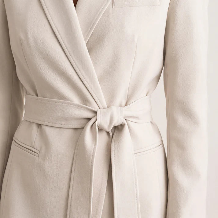 ELEGANTE TRAJE DE DOS PIEZAS