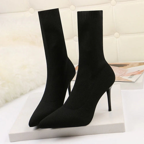 Ava tejía tacones altos