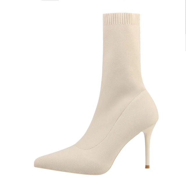 Ava tejía tacones altos